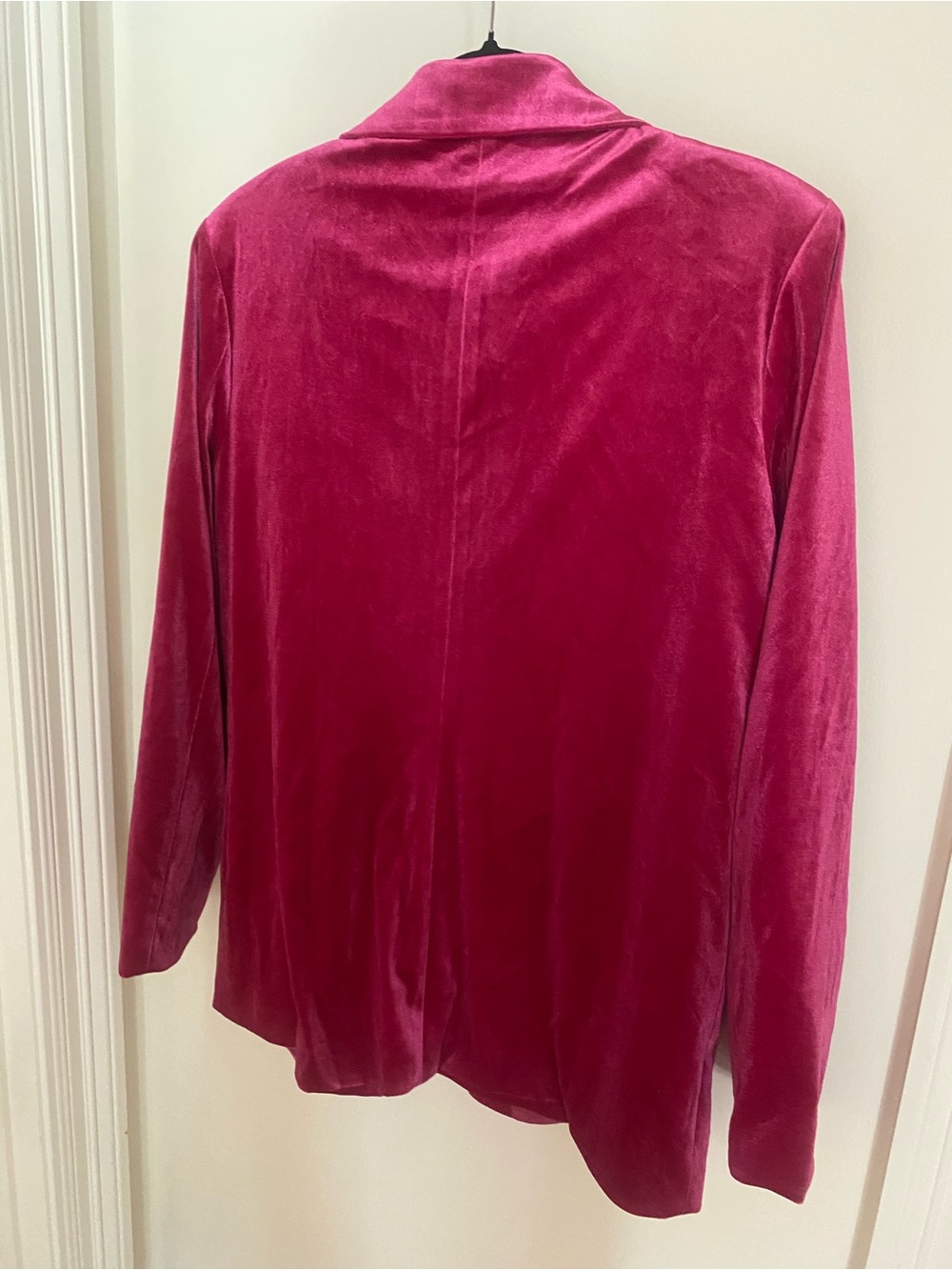 entro Velvet Blazer in Rich Fuchsia - Picture 3 of 3